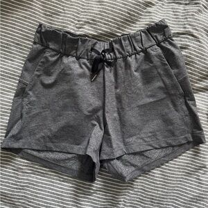 Lululemon On the Fly Short 2.5” - size 6